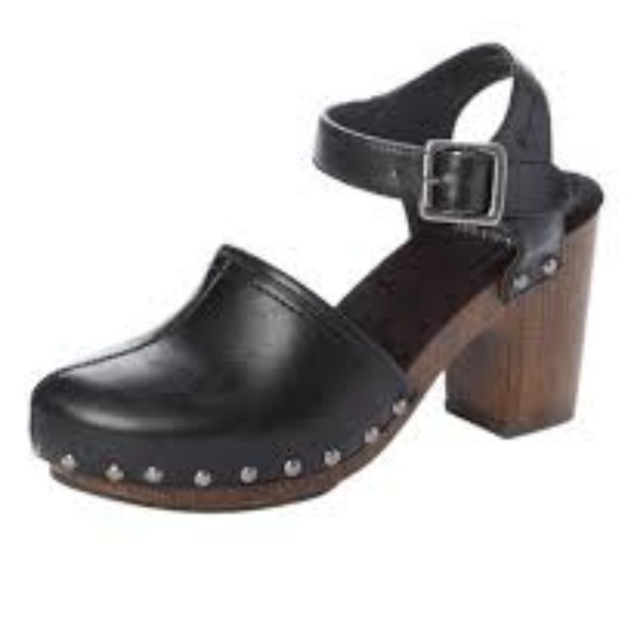 faux leather clogs